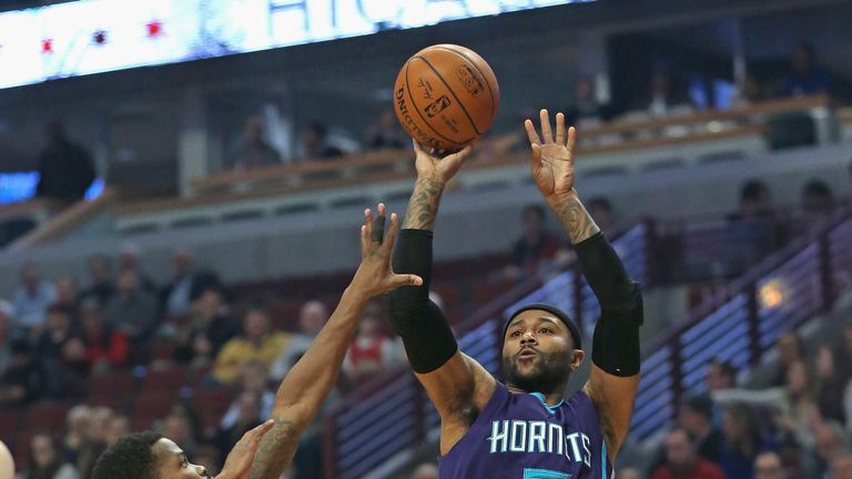 Mo Williams of the Charlotte Hornets shoots over Chicago Bulls' Aaron Brooks.