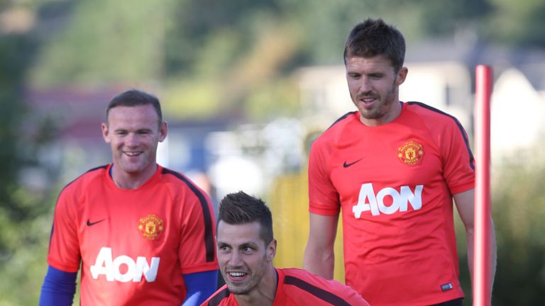 morgan-schneiderlin-man-united-tour_3326165.jpg