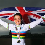 Lizzie Armitstead celebrates her World Championship win