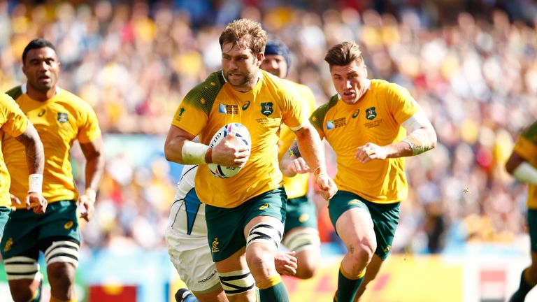  Ben McCalman runs in to score Australia's fifth try 