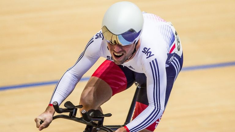 Mark Cavendish wants to ride on the track at the Olympic Games in Rio (Picture: SWpix.com)