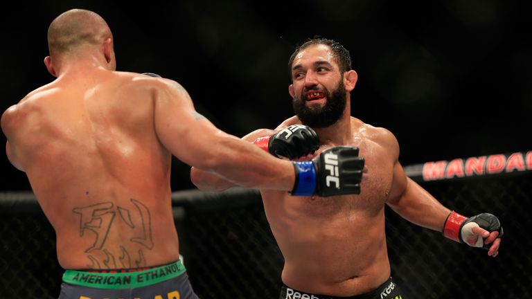 Johny Hendricks (R) has been a 170-pounds champion but has struggled to make the weight