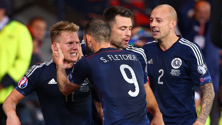 Matt Ritchie (L) celebrates his goal against Poland