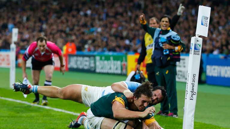 Eben Etzebeth goes over to score South Africa's second try