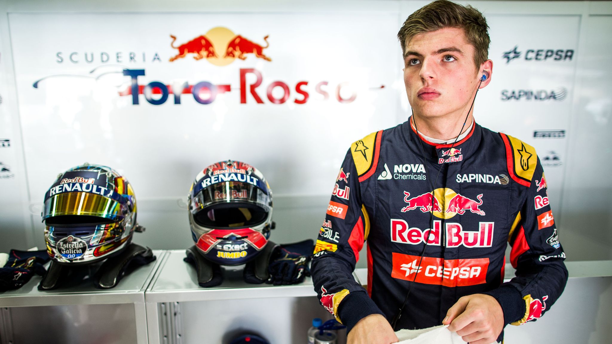 Posters Daar Skim Max Verstappen on long-term Red Bull deal, Christian Horner warns | F1 News