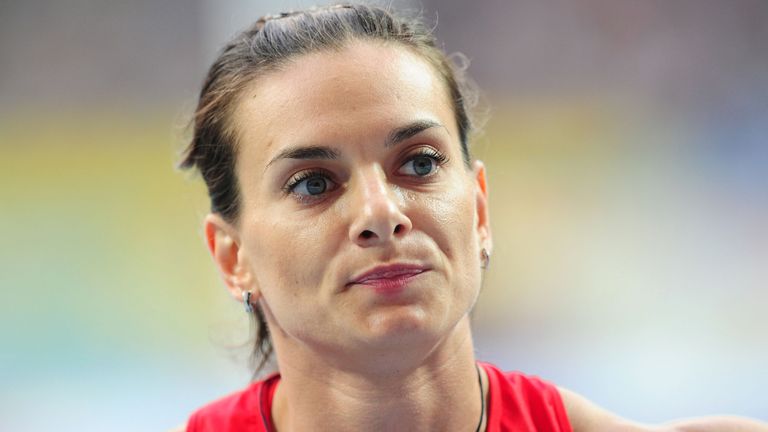 Russia's Yelena Isinbayeva called on the IAAF to rescind their ban on clean Russian athletes at the annual meeting on 26 November.