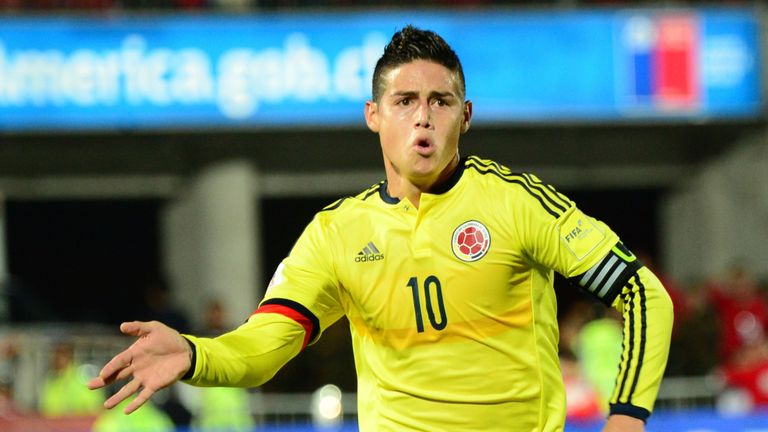 El colombiano James Rodríguez celebra después de anotar