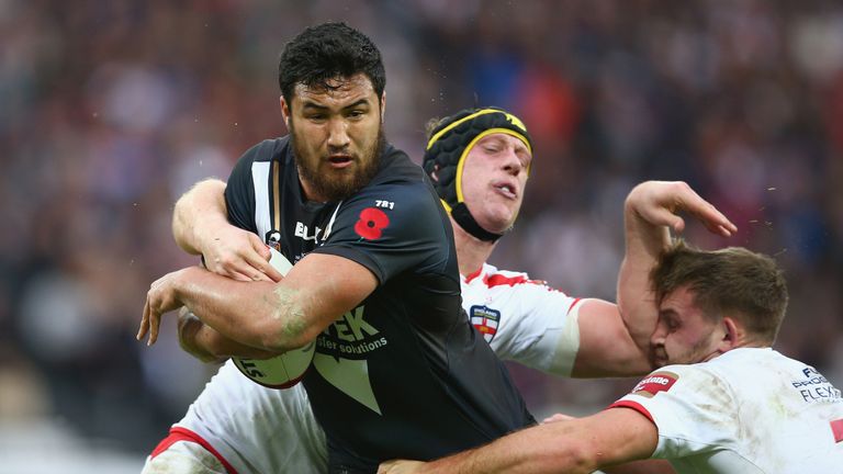 Peta Hiku looks to take on the England defence