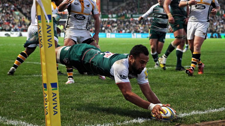 Telusa Veainu dives over to score Leicester's second try against Wasps
