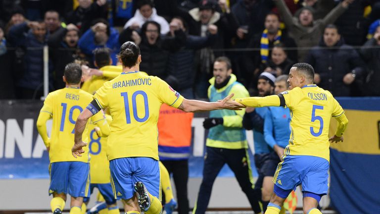 Sweden's celebrate Emil Forsberg's opening goal
