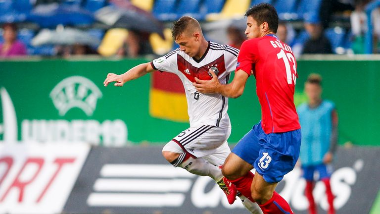 Red Star Belgrade's Marko Grujic (right)