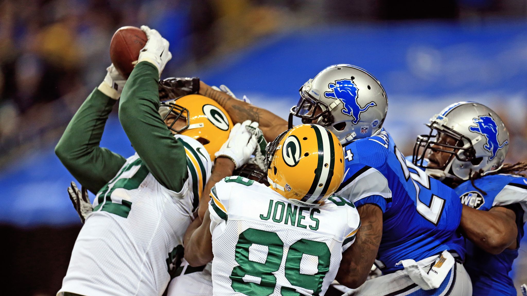 Detroit rolls to 23-0 lead in first half; defense smothers Green Bay attack