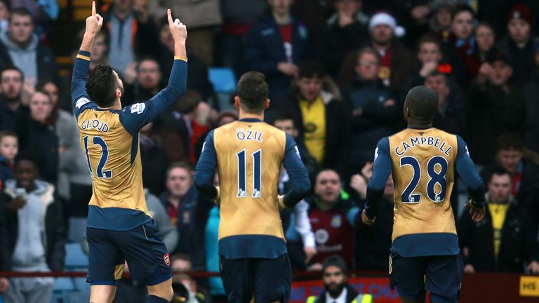 Giroud (left) points to sky after his penalty conversion