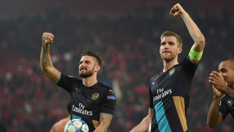 Giroud and Per Mertesacker salute the away fans