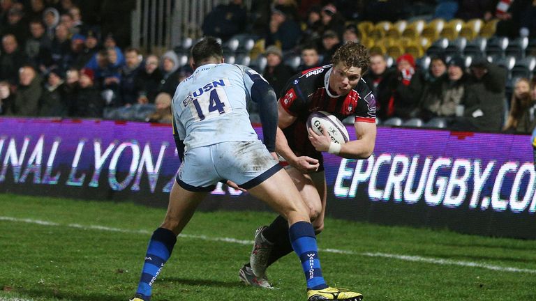 Gloucester wing Henry Purdy beats Dean Hammond to score one of his two tries