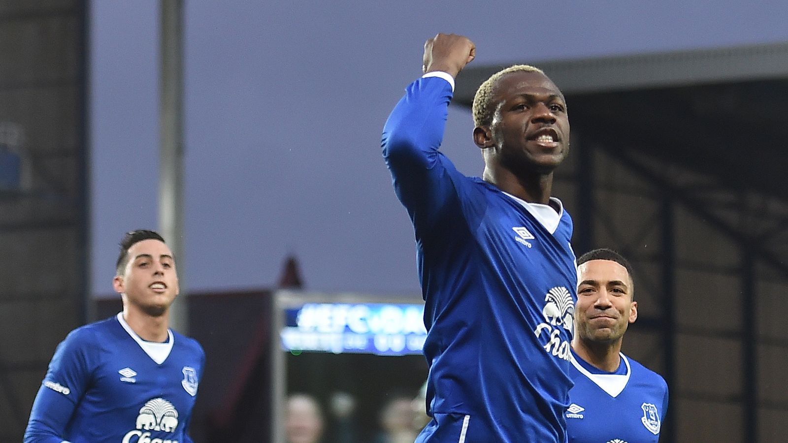Everton 2 - 0 Dag + Red - Match Report & Highlights