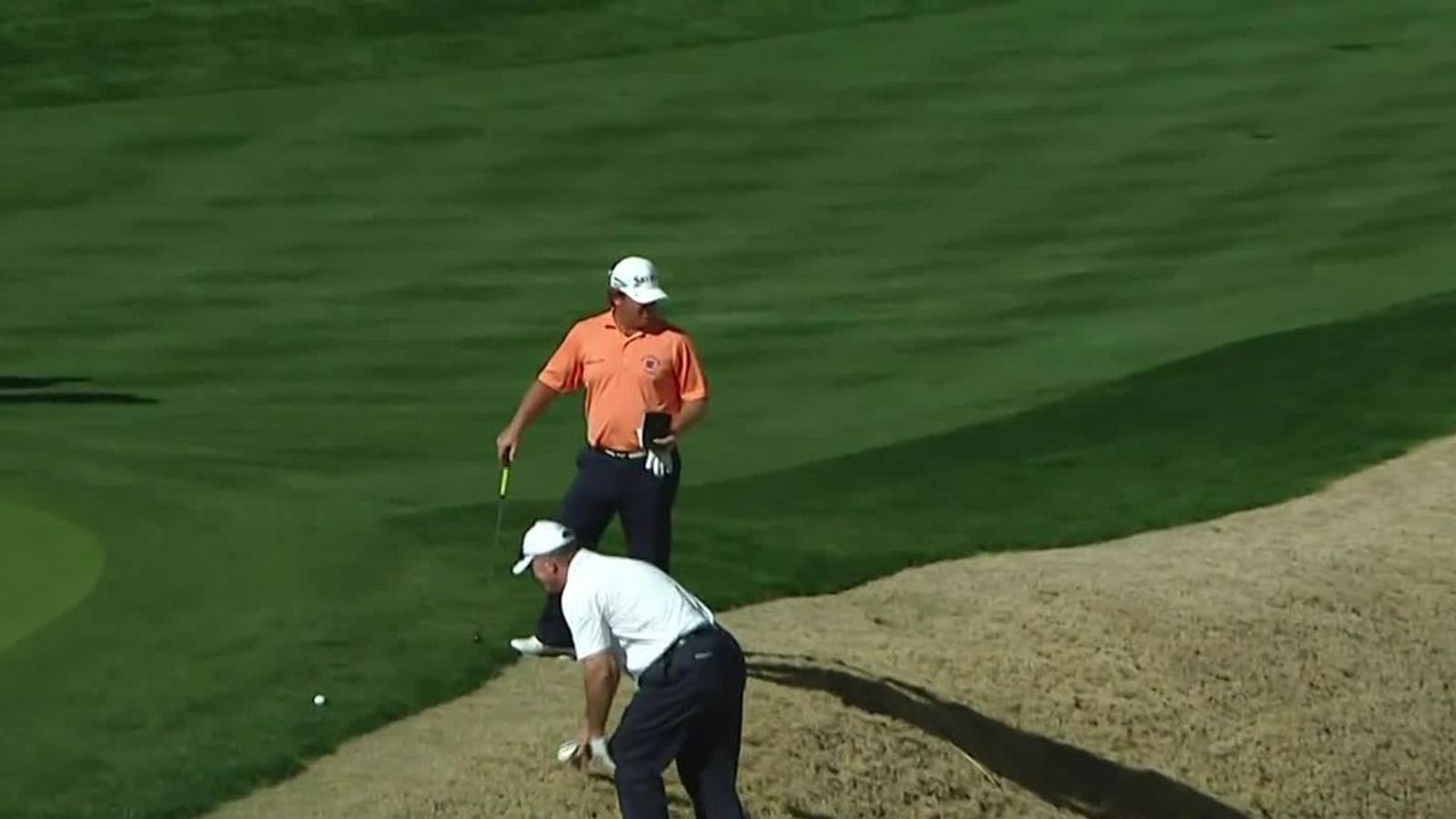 Amateur fails to get out of a bunker at the CareerBuilder Challenge