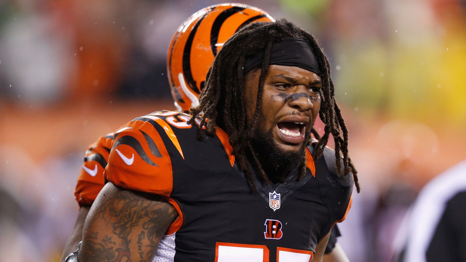 Cincinnati Bengals LB Vontaze Burfict kicked Pittsburgh Steelers