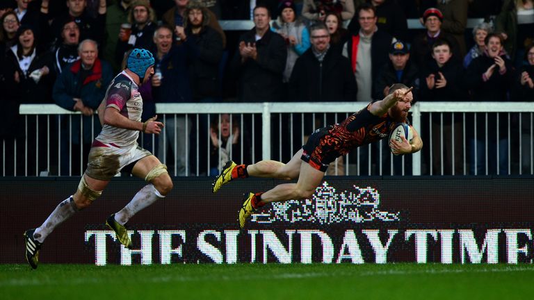  James Short dives over for Exeter's third try