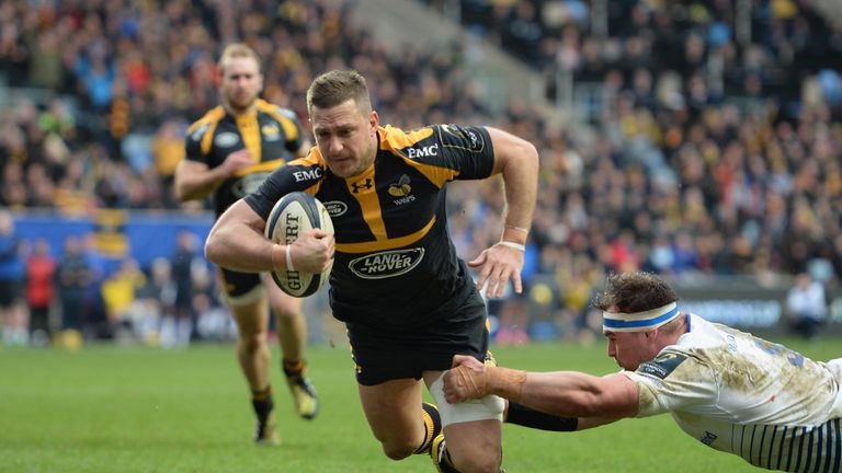 Jimmy Gopperth crosses for a try against his former side