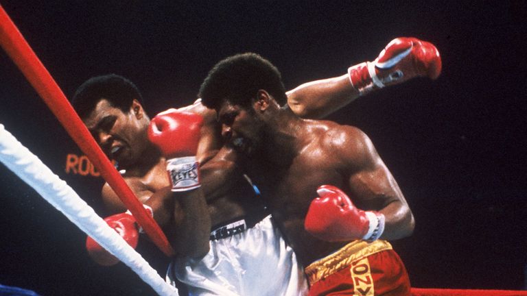 Leon Spinks (right) upset Ali to become heavyweight world champ