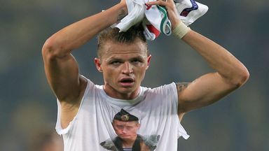 Image of Dmitri Tarasov of Lokomotiv Moscow with Putin t-shirt