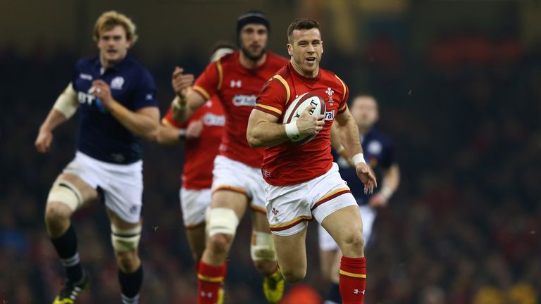 Gareth Davies surges clear to score Wales' opening try