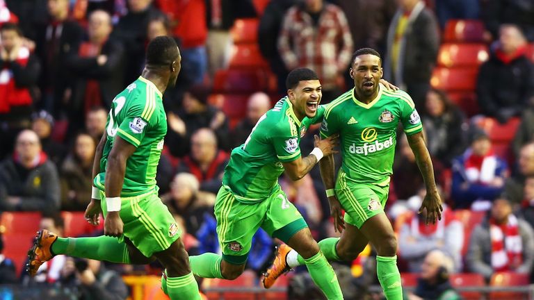 Jermain Defoe (right) scored a late equaliser for Sunderland
