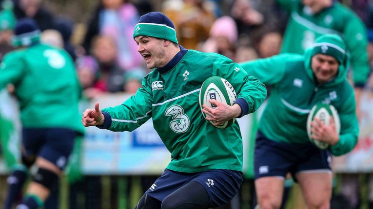 Jonathan Sexton in Ireland training