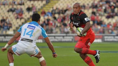Nemani Nadolo runs with the ball 