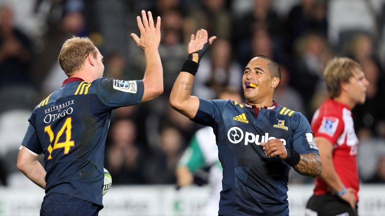 Matt Faddes of the Highlanders celebrates his try with Aaron Smith