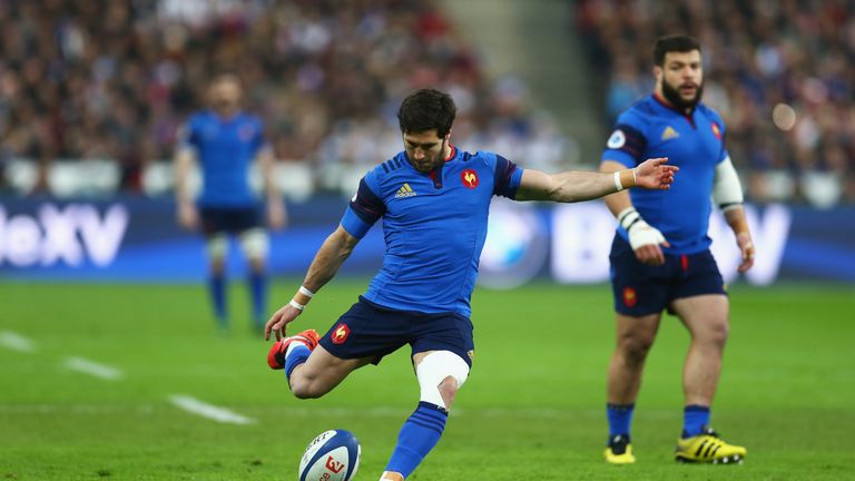 Maxime Machenaud slots a penalty in Paris