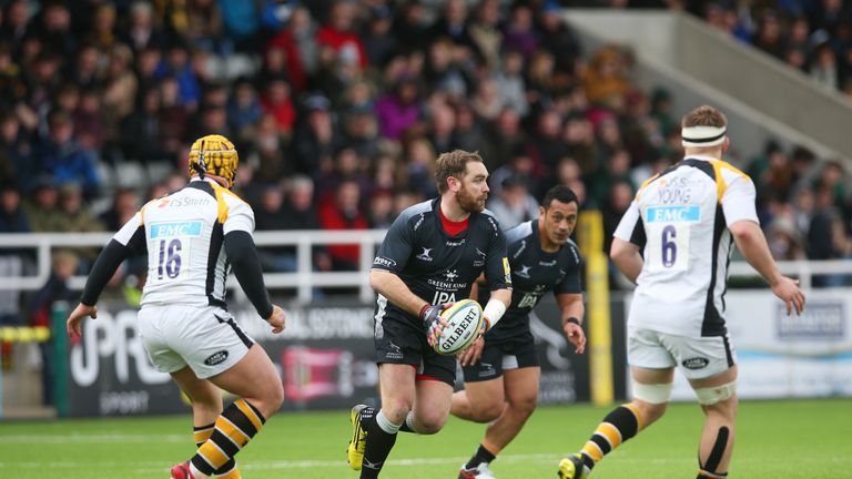 Andy Goode carries the ball in his final game