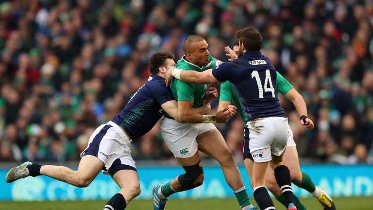 Simon Zebo tries to find a way past Ryan Wilson and Tommy Seymour