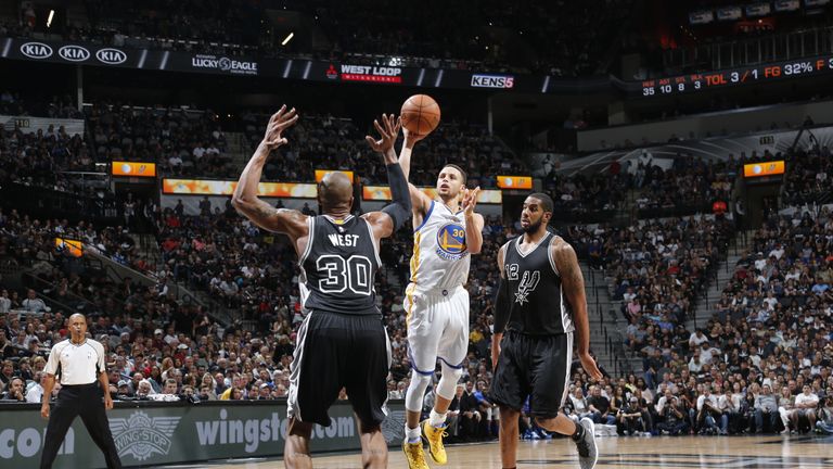 Stephen Curry shoots during Golden State's record-equalling win