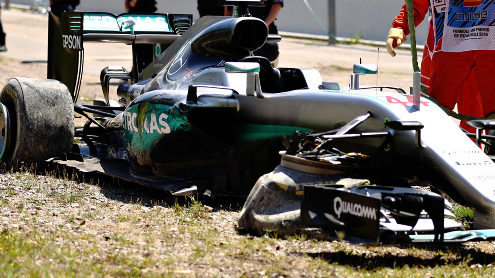 Lewis Hamilton and Nico Rosberg escape penalty after their raceending