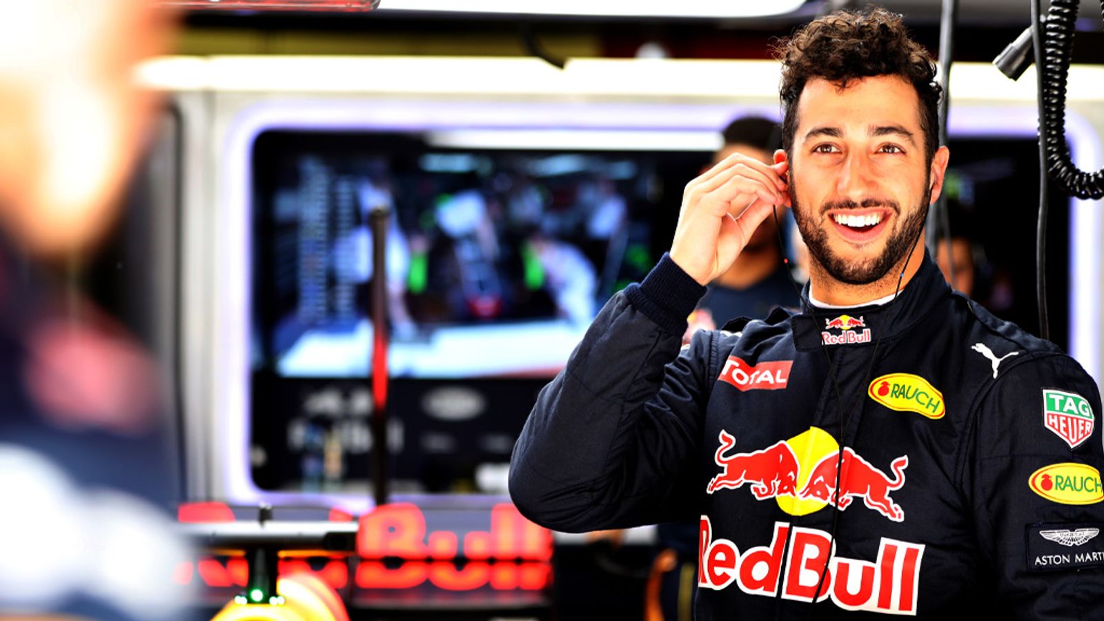 Unsettled Daniel Ricciardo warns Red Bull over title challenge | F1 News