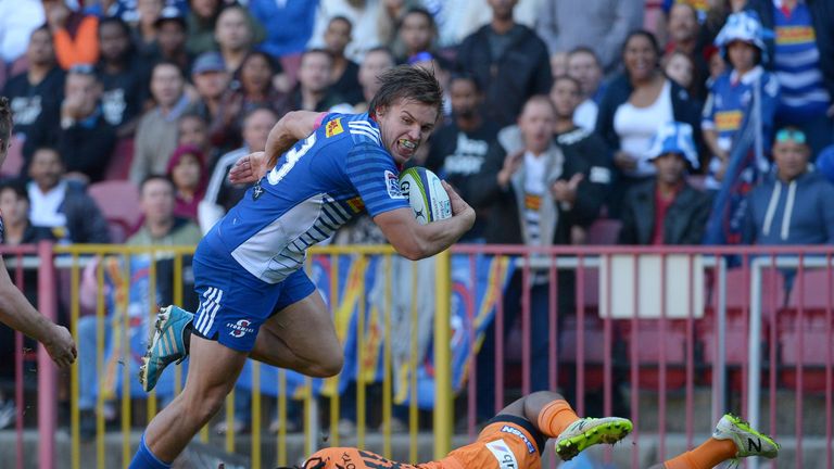 Daniel du Plessis on his way to scoring for the Stormers