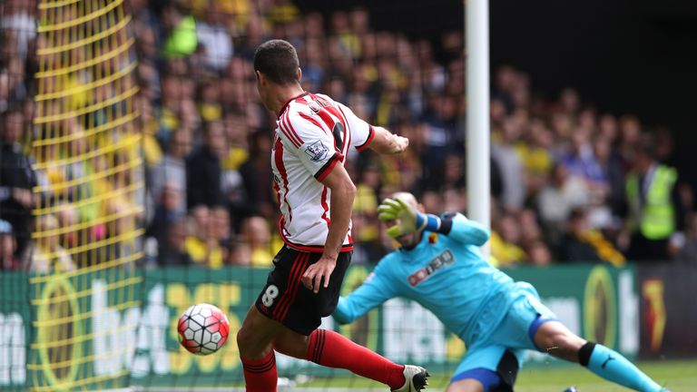 Jack Rodwell beats Heurelho Gomes to score