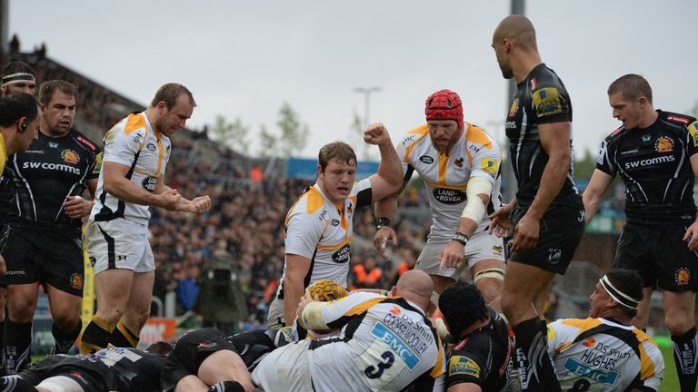 Joe Launchbury celebrates as Wasps score a try