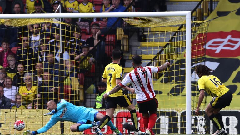 Jeremain Lens of Sunderland scores his team's second goal