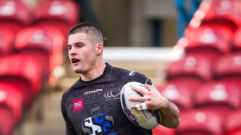 Charly Runciman's 64th-minute try ended Halifax's hopes of an upset