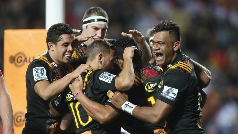 The Chiefs celebrate Toni Pulu's try