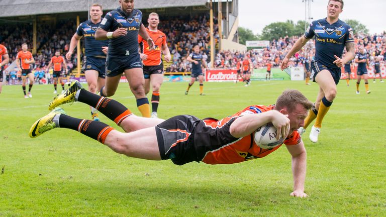 Castleford's Paddy Flynn dives to score