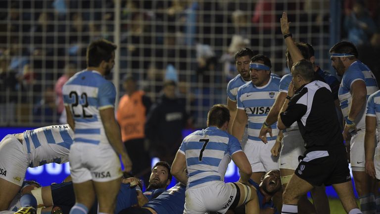 France score a try against Argentina