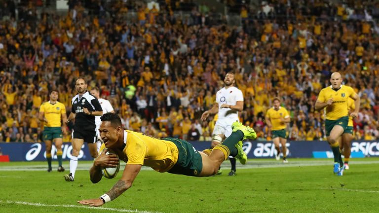 Israel Folau dives over to score