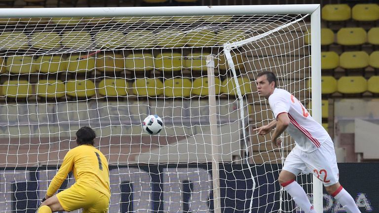 Russia's Artem Dzyuba (right) scored his team's only goal of the game against Serbia