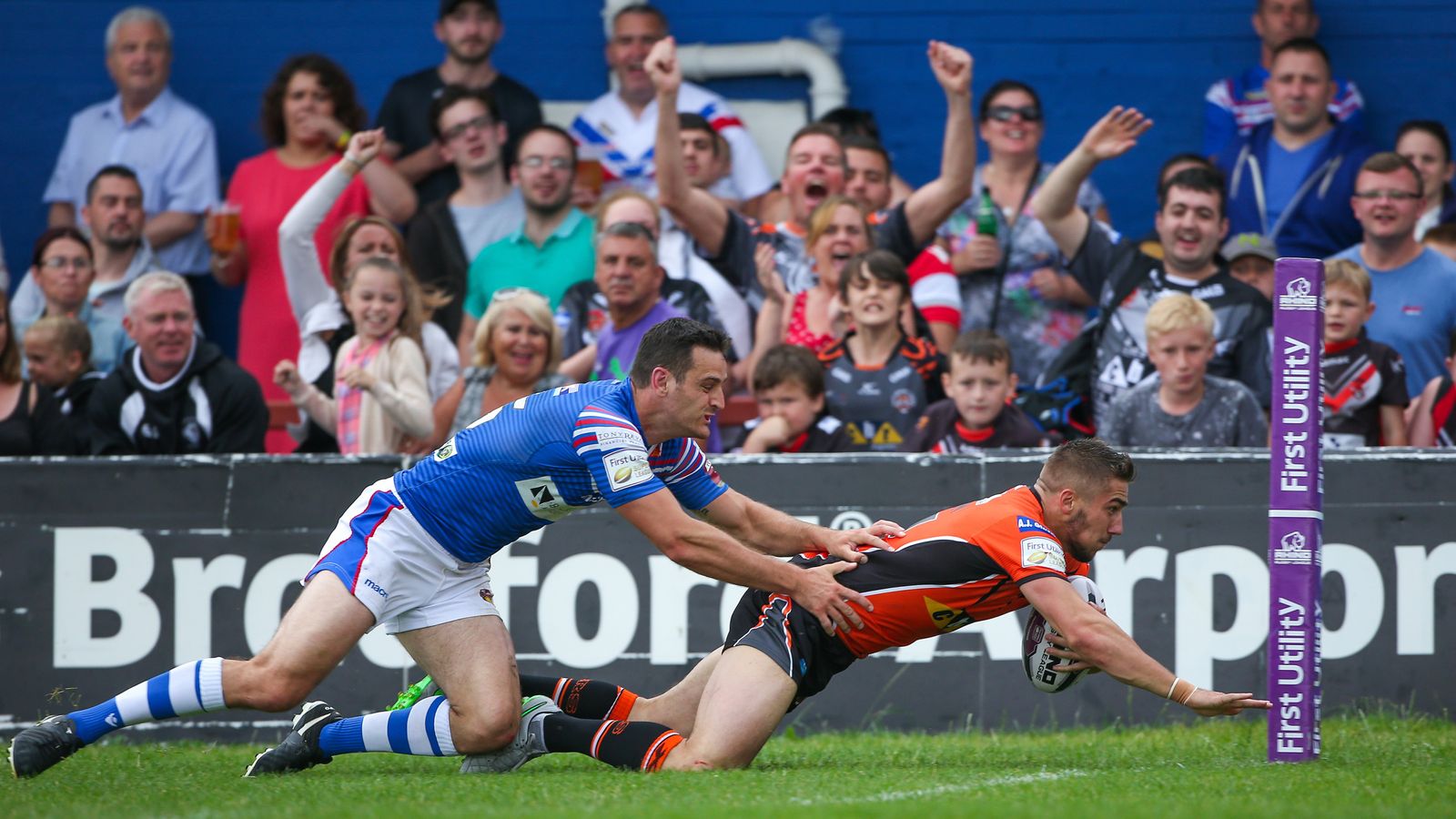 watch-greg-minikin-scores-incredible-try-in-castleford-s-win-over