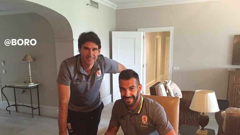 Alvaro Negredo with Aitor Karanka after signing his contract for a season-long loan from Valencia (picture courtesy of Middlesbrough FC)