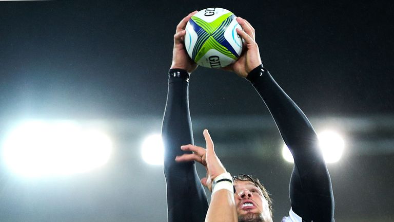 Etienne Oosthuizen of the Sharks wins a lineout ball over Victor Vito